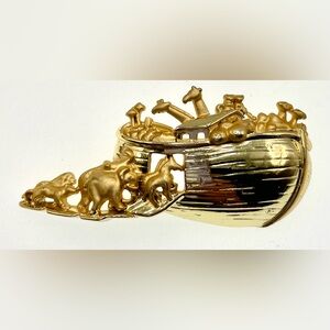 Vintage Gold Tone Signed AJC Noah’s Arc Pin Brooch Boat with Animals